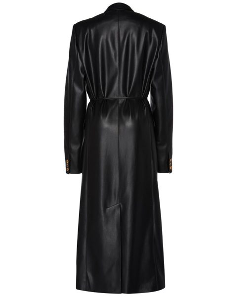 Dynasty S03 Ep16 Fallon Carrington Coat