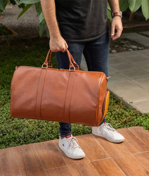 Men&rsquo;s Traveling Light Brown Leather Duffle Bag