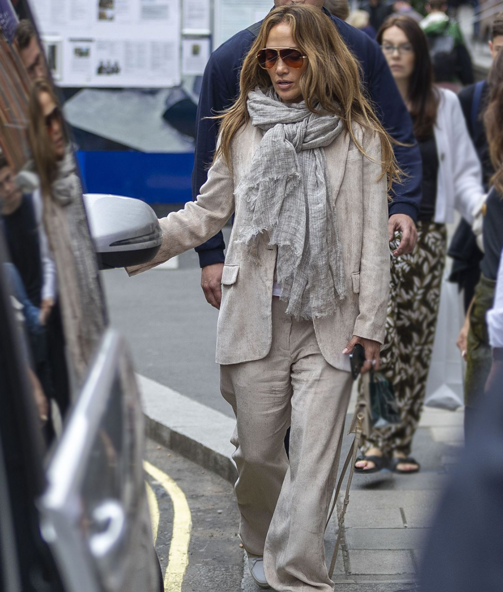 Jennifer Lopez Beige Blazer