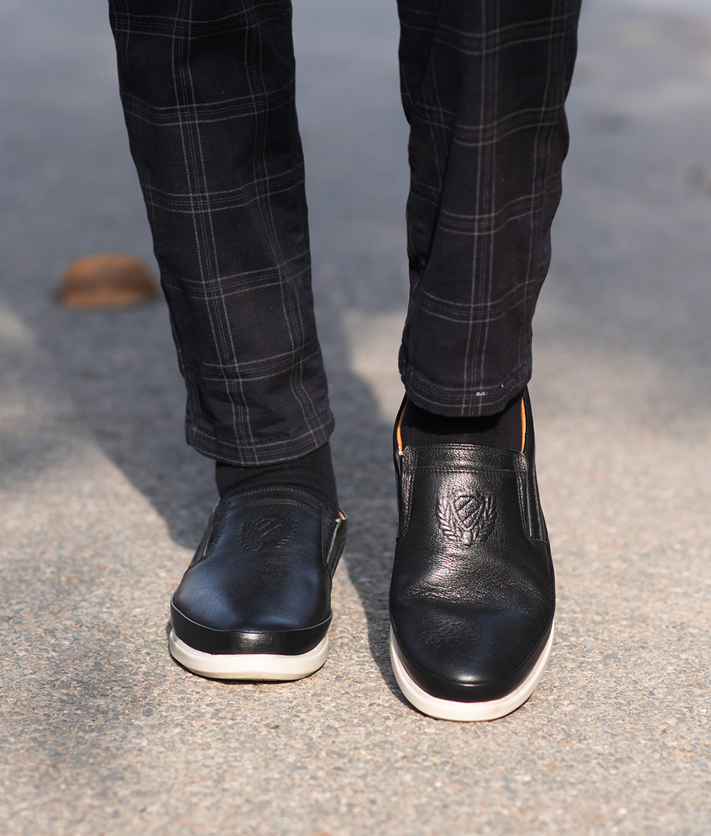 mens black leather slip on sneakers