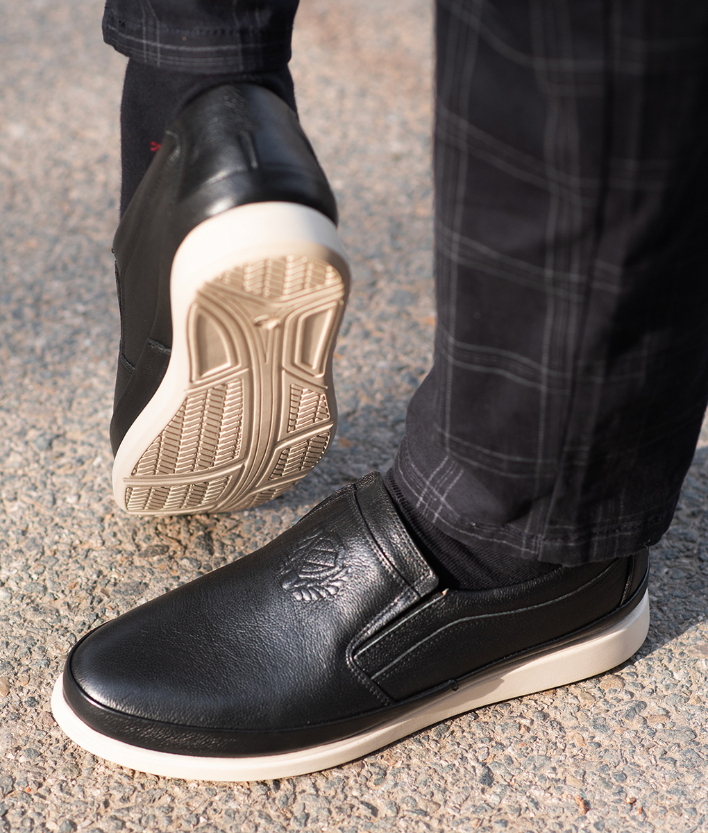 mens black leather slip on sneakers