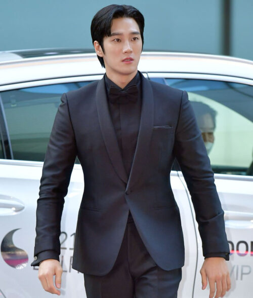 Ahn Bo-Hyun Black Suit