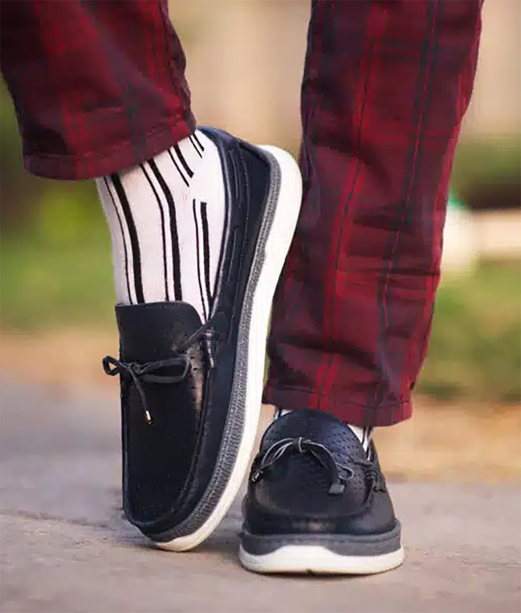 Men’s Breathable Dotted Casual Black Shoes