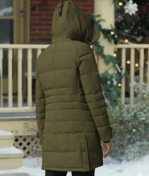 A Merry Little Ex-Mas Alicia Silverstone Green Coat - Back